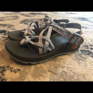 Women’s size 6 chacos medium width